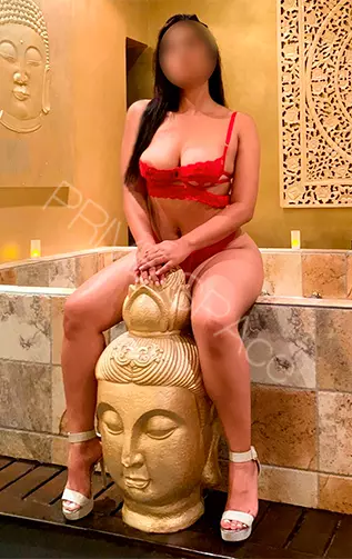 Masajes eroticos en Madrid. Megan Escort para masajes eroticos en hotel, Madrid